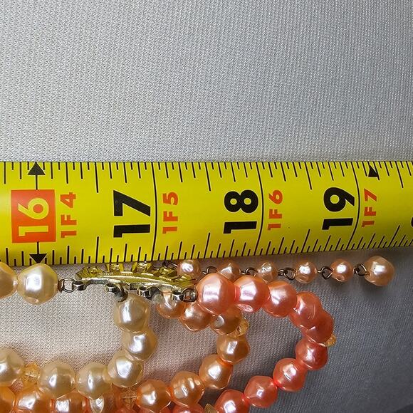 Vintage Costume Jewelry Peach Ombre 4 Layer Faux Pearl Necklace Clip On Earrings - Picture 10 of 12